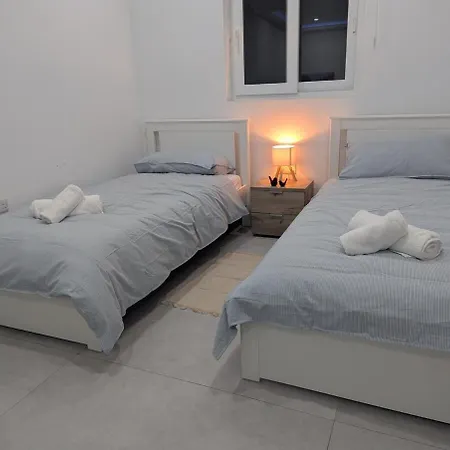 Apartment Endor Ground Floor With Backyard And Garage In Gozo *