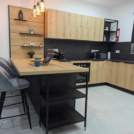 Endor Ground Floor With Backyard And Garage In Gozo *