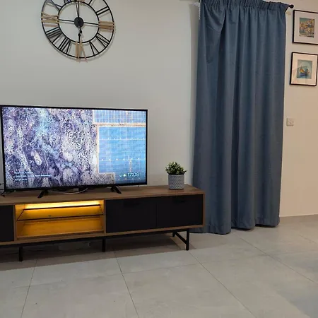 Endor Ground Floor With Backyard And Garage In Gozo *