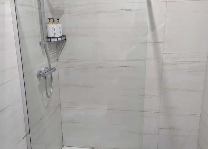 Lejlighed Endor Ground Floor With Backyard And Garage In Gozo Qala