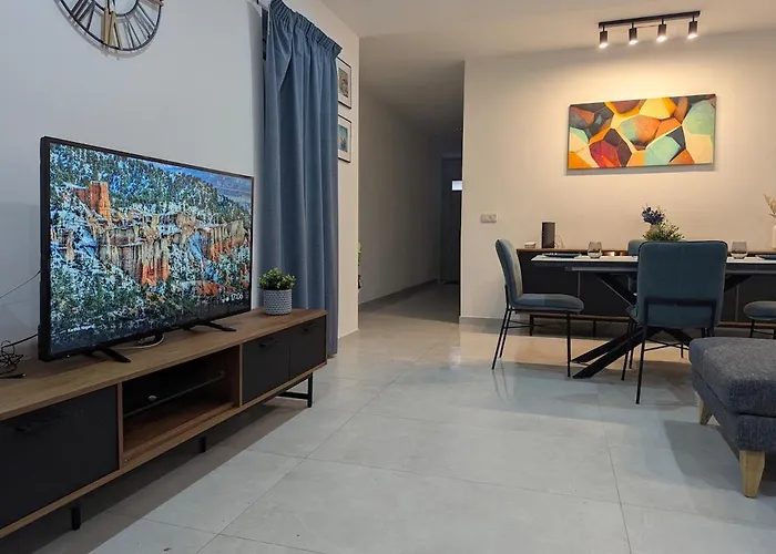 Lejlighed Endor Ground Floor With Backyard And Garage In Gozo Qala