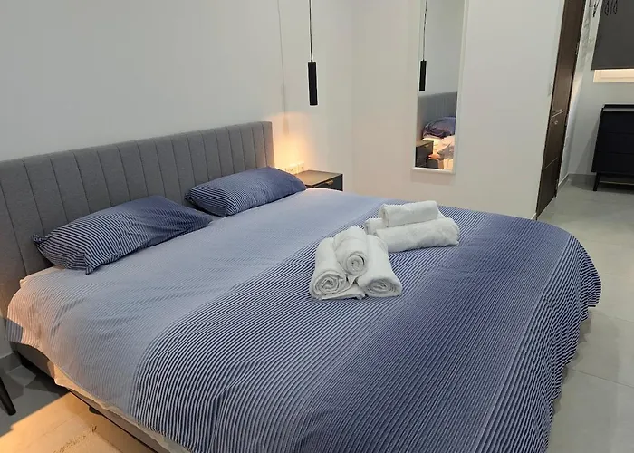 Endor Ground Floor With Backyard And Garage In Gozo * Qala