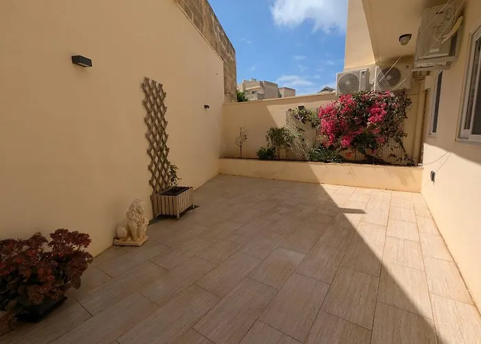 Endor Ground Floor With Backyard And Garage In Gozo Lejlighed *